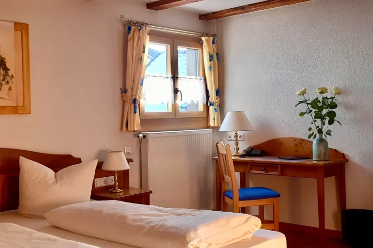 Doppelzimmer teilweise mit Balkon Z
