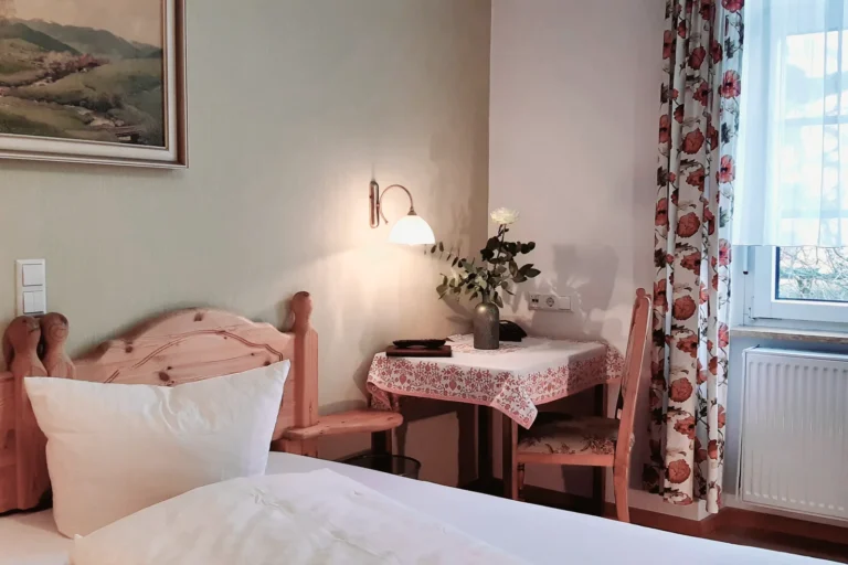 Doppelzimmer teilweise mit Balkon Z